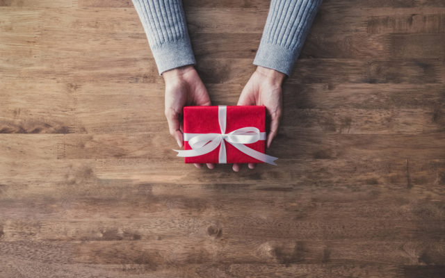 The Majority of People Would Rather Get a Heartfelt Gift Than an Expensive One